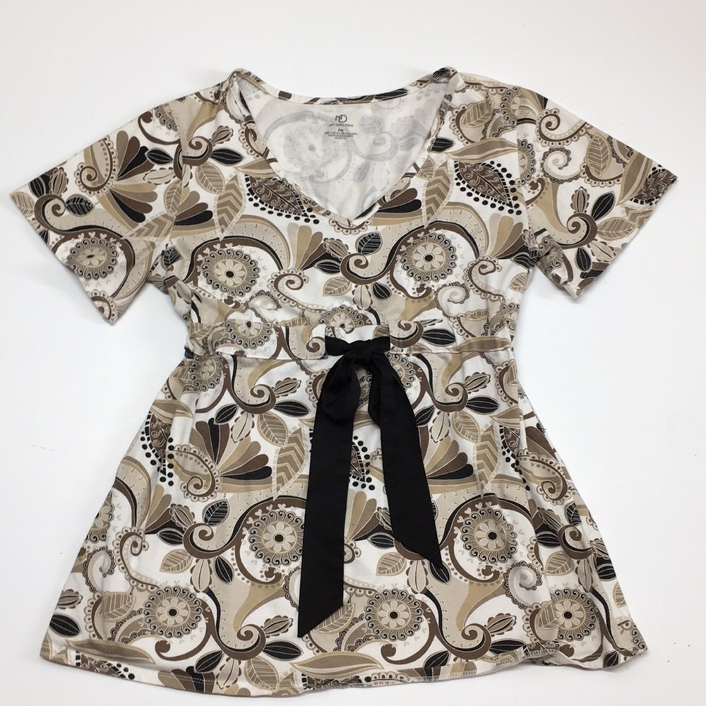 🐶 New Direction Ladies Short Sleeve Top 🐶